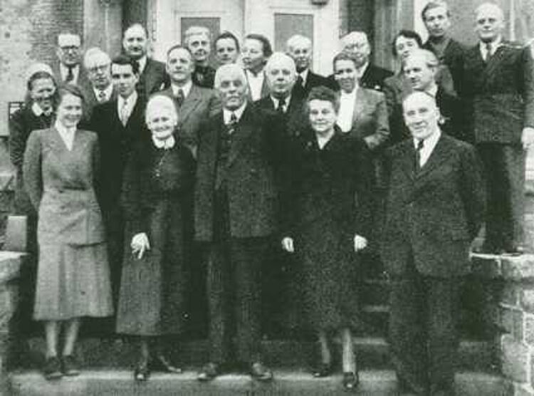 Die Gründungsversammlung in Koblenz gestaltet den Neubeginn im Deutschen Roten Kreuz (DRK) Die Gründungsversammlung in Koblenz gestaltet den Neubeginn im Deutschen Roten Kreuz (DRK)