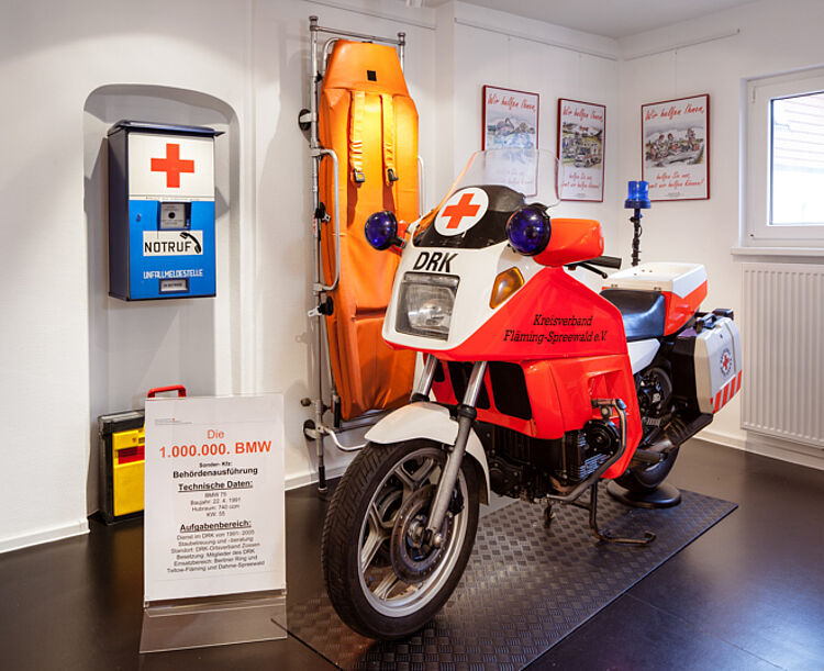 Motorrad des DRK-Kreisverbandes Teltow-Fläming, das von 1991 bis 2005 zur Staubetreuung eingesetzt wurde (Jörg F. Müller / DRK) Motorrad des DRK-Kreisverbandes Teltow-Fläming, das von 1991 bis 2005 zur Staubetreuung eingesetzt wurde (Jörg F. Müller / DRK)